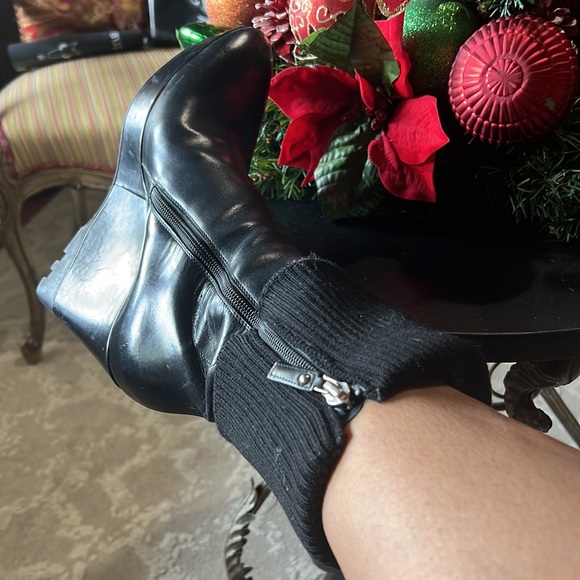 Loui Vuitton boots authentic - Picture 7 of 12